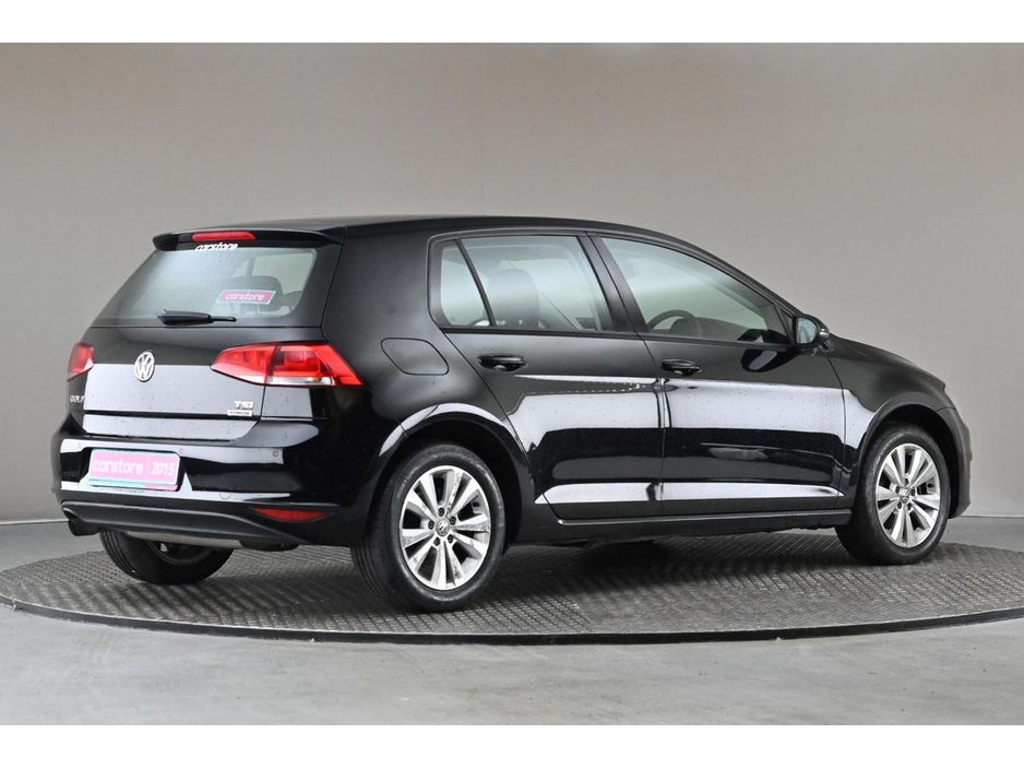 2015 Volkswagen Golf - image 10
