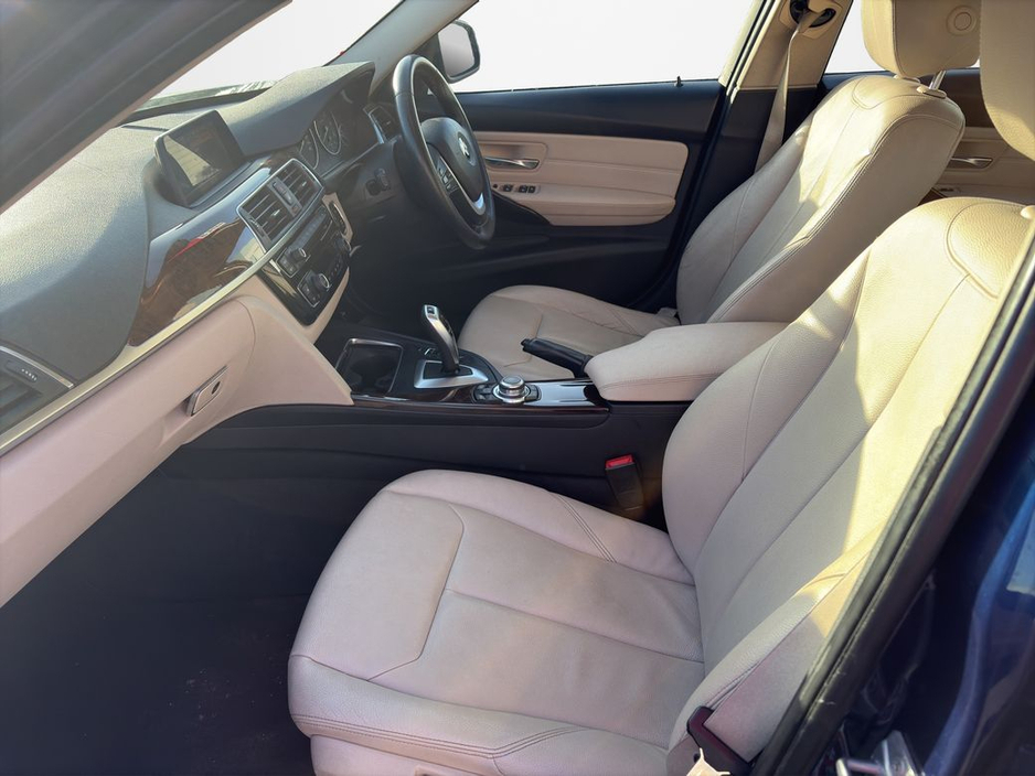 2017 BMW 3 Series - image 14