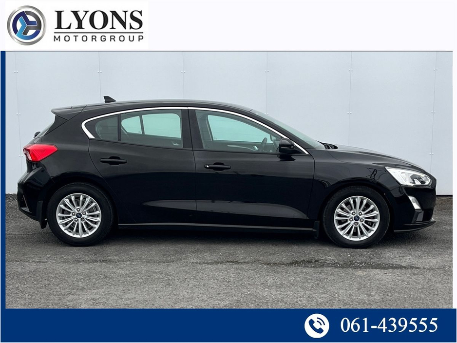 2019 Ford Focus - image 6