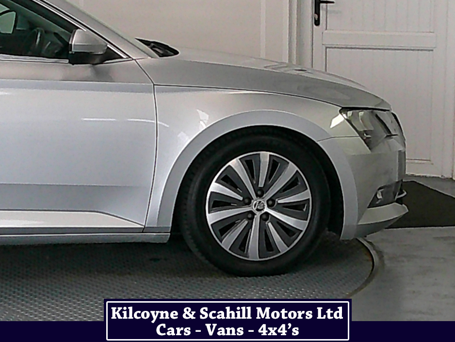 2017 Skoda Superb - image 32