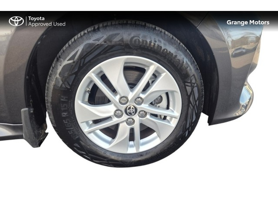 2024 Toyota Yaris - image 18