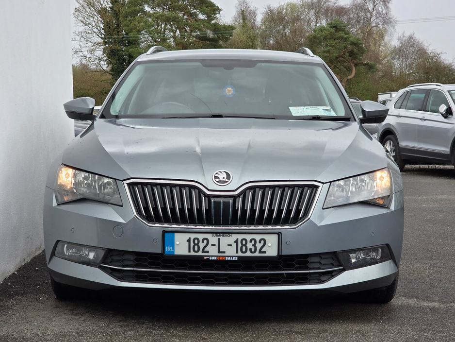 2018 Skoda Superb - image 11