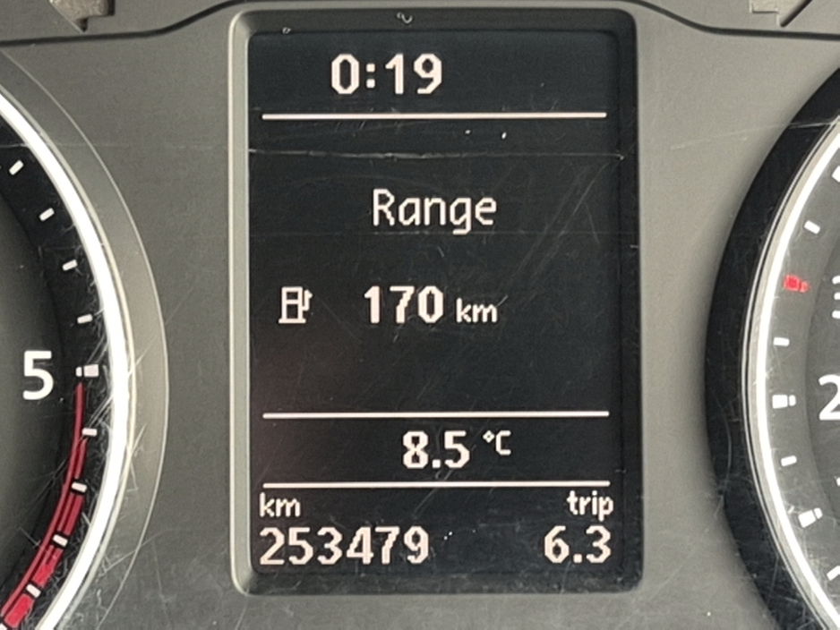 2017 Volkswagen Transporter - image 9