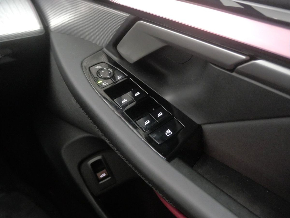 2025 BMW 5 Series - image 21