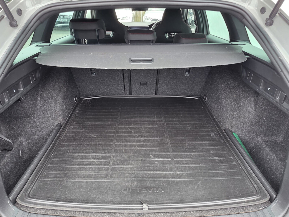 2021 Skoda Octavia - image 12