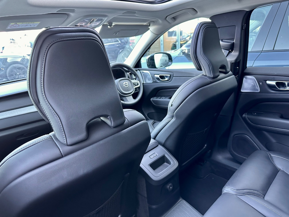 2025 Volvo XC60 - image 17