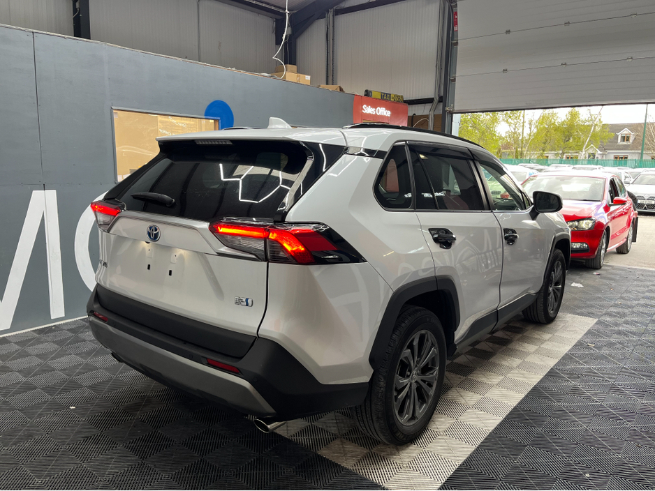 2024 Toyota Rav4 - image 2