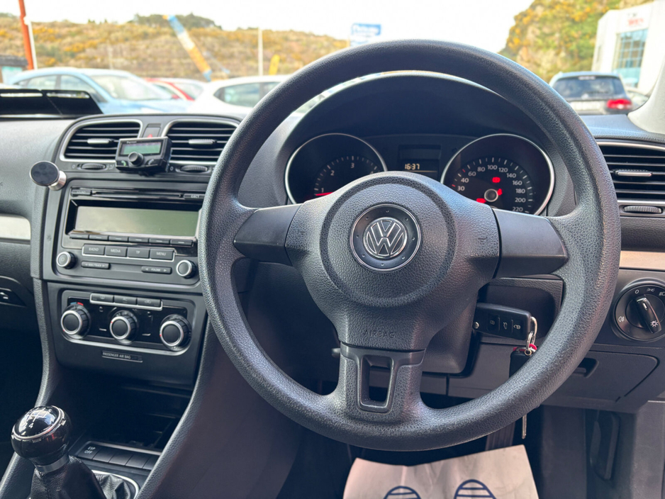 2010 Volkswagen Golf - image 6