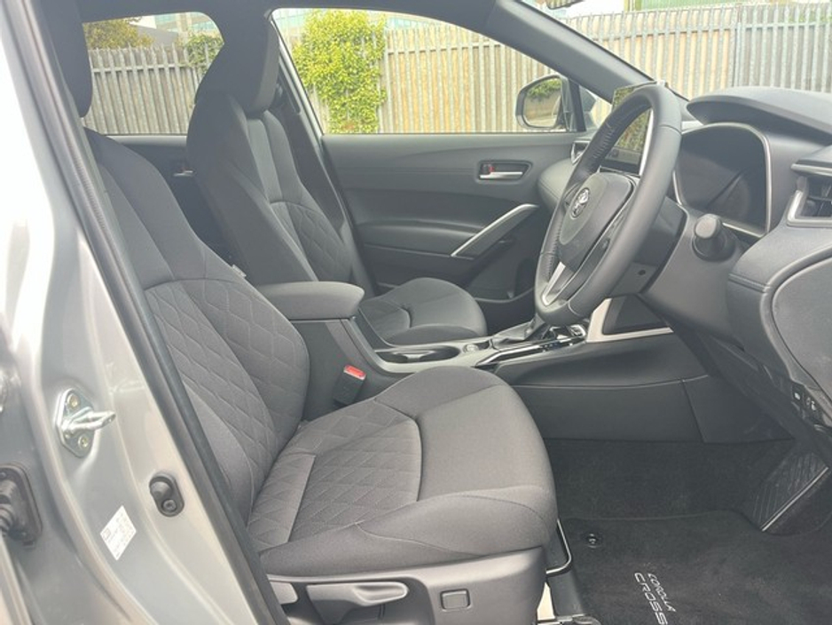 2025 Toyota Corolla Cross - image 11