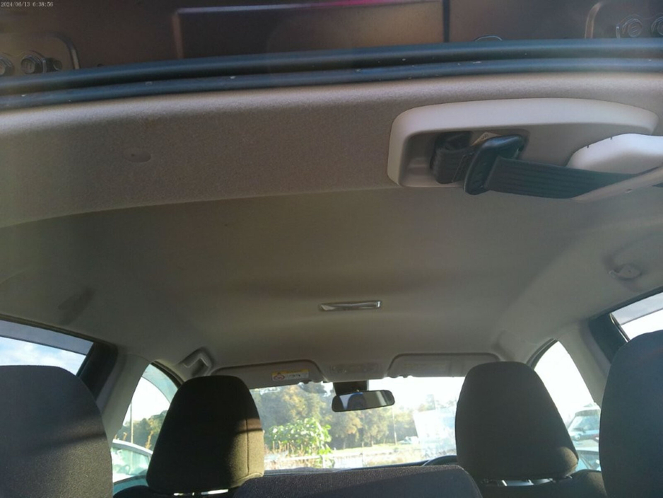 2016 Toyota Yaris - image 10