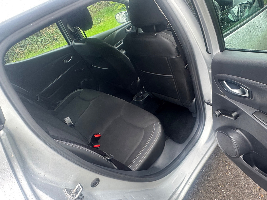 2017 Renault Clio - image 8