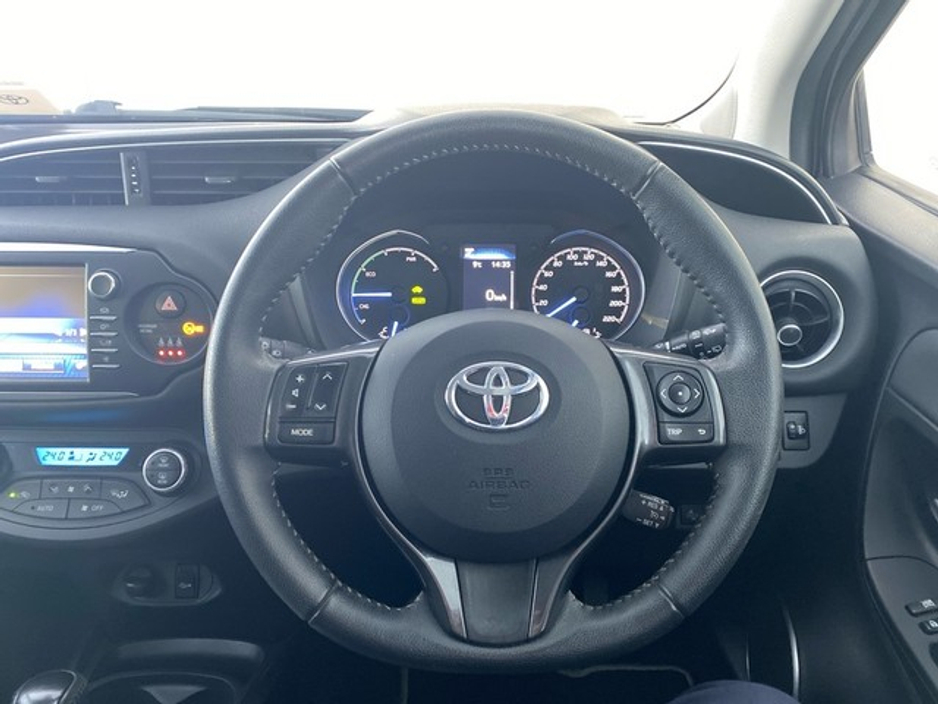 2020 Toyota Yaris - image 9