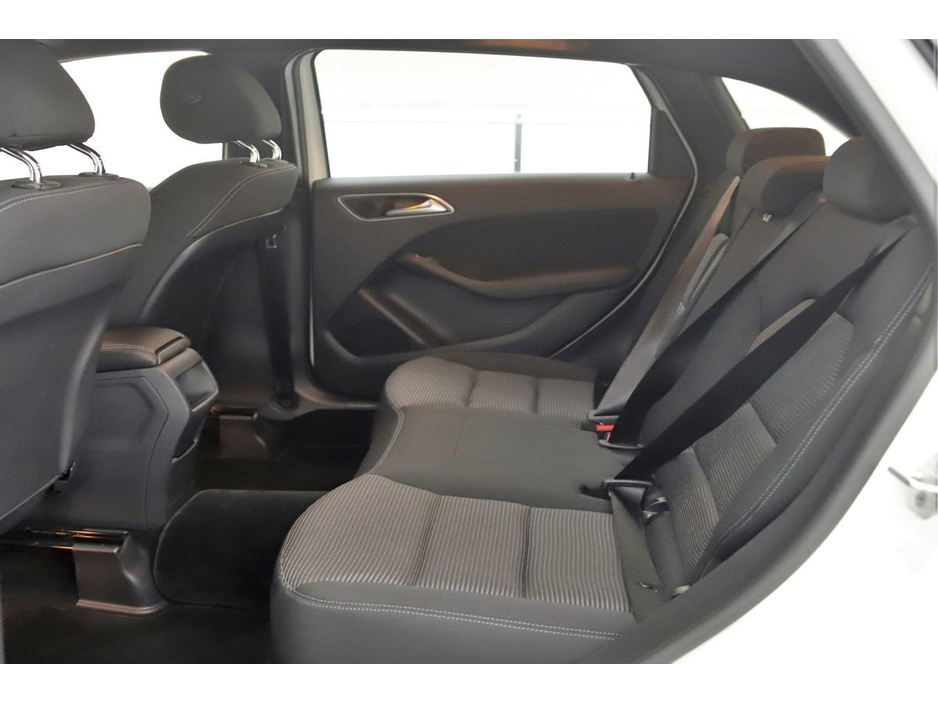 2017 Mercedes-Benz B Class B180 1.6 *PARK SENSORS*REVERSE CAM* €16,890