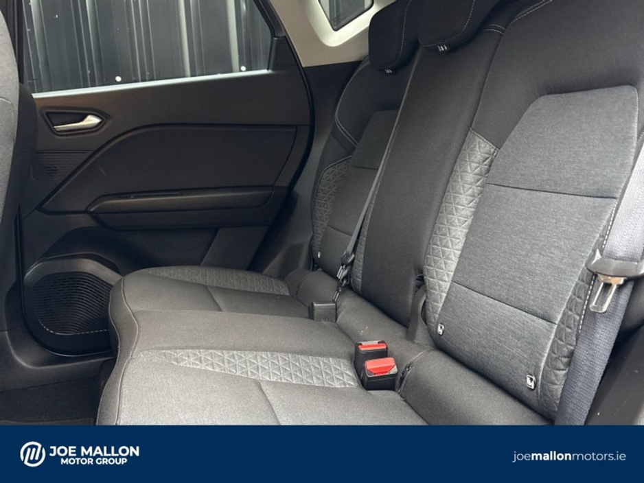 2022 Renault Captur - image 10