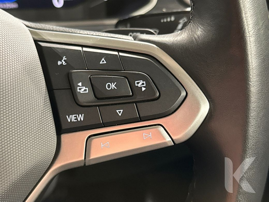 2023 Volkswagen T-Roc - image 18