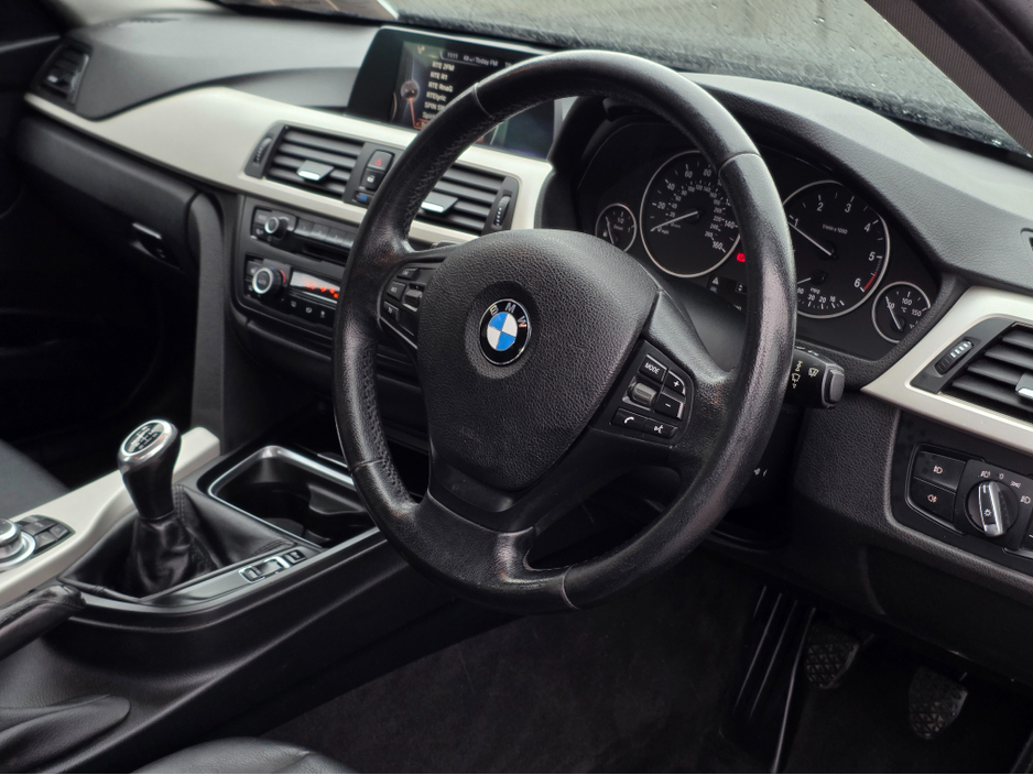 2014 BMW 3 Series - image 13