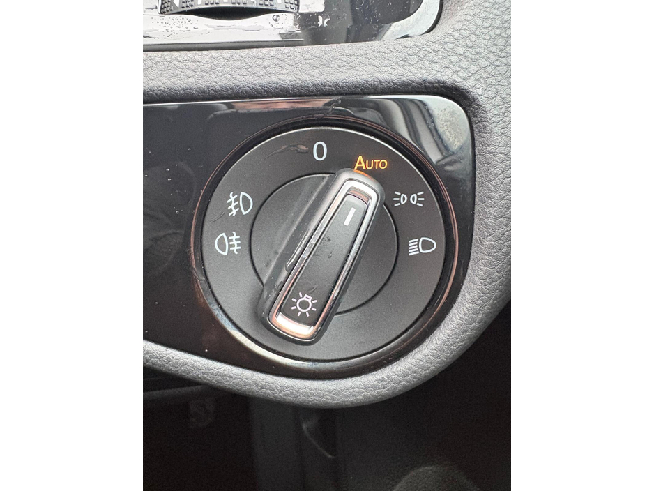 2015 Volkswagen Golf - image 8