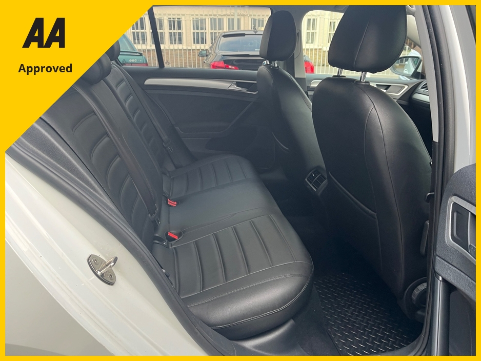 2017 Volkswagen Golf - image 11