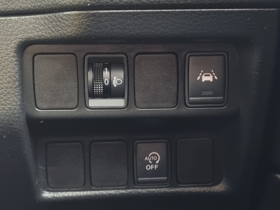 2017 Nissan Qashqai - image 25