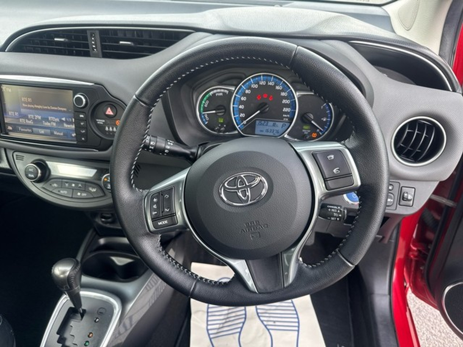 2016 Toyota Yaris - image 9