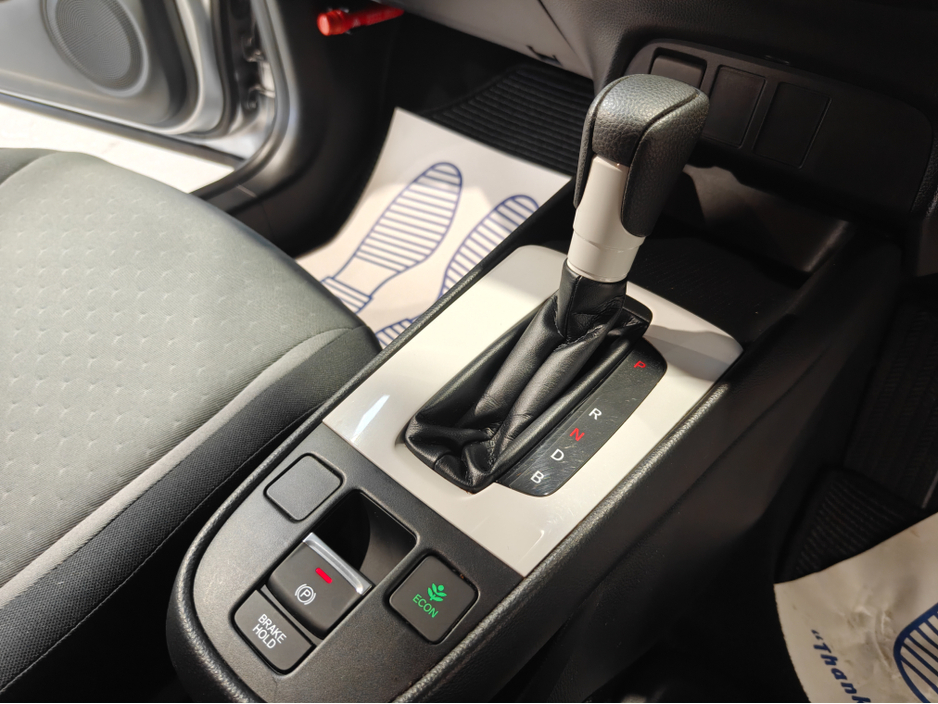 2020 Honda Fit - image 11