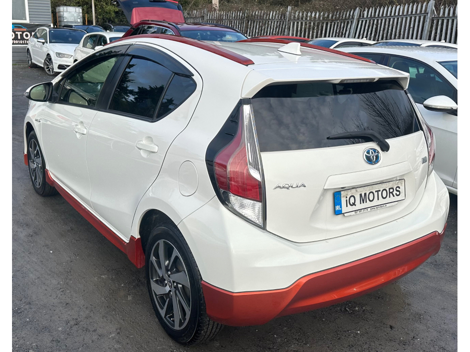 2017 Toyota Aqua - image 4