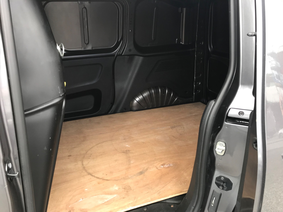 2019 Vauxhall Combo - image 31