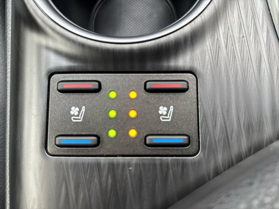 2022 Toyota Camry - image 13