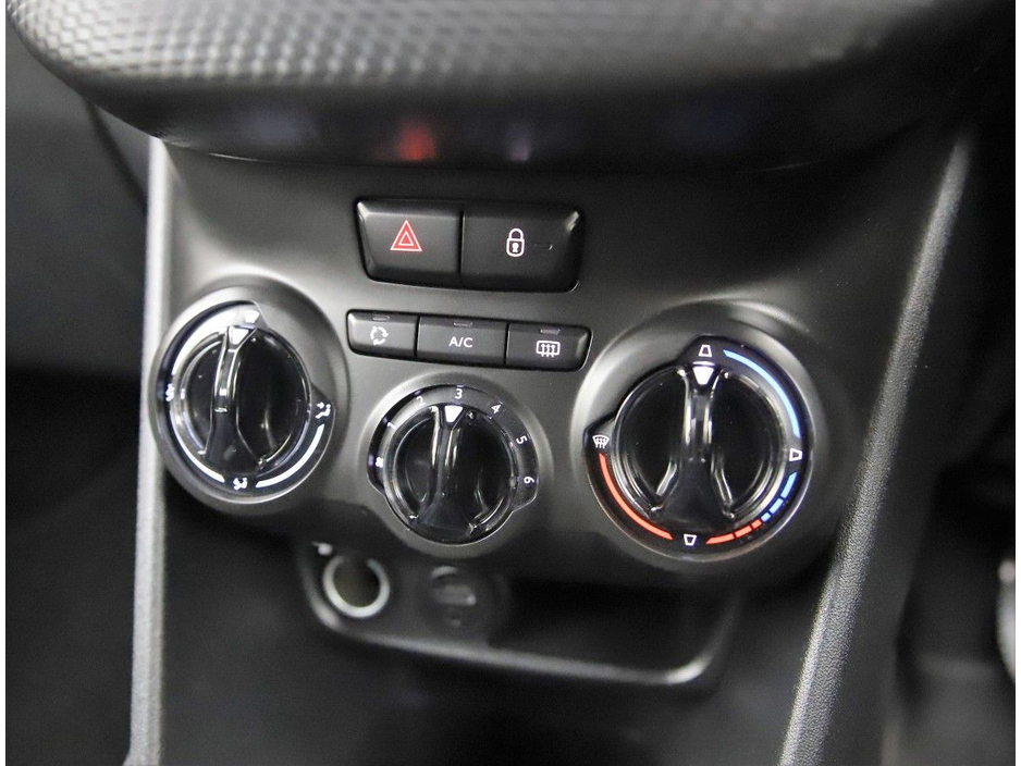 2015 Peugeot 208 - image 22