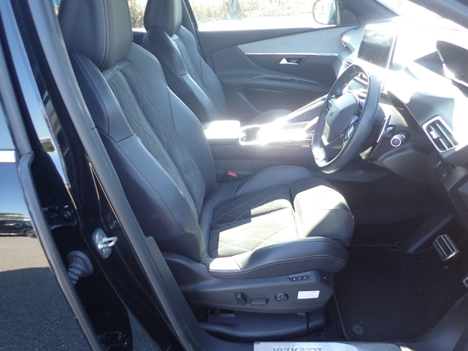 2020 Peugeot 3008 - image 5