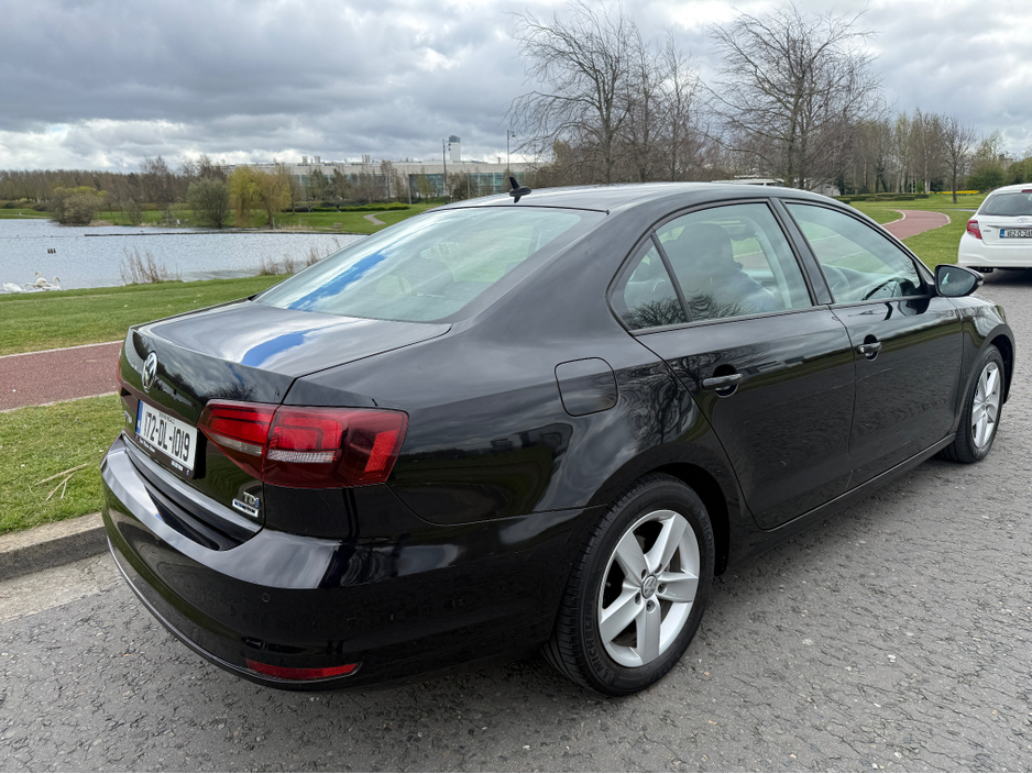 2017 Volkswagen Jetta - image 9