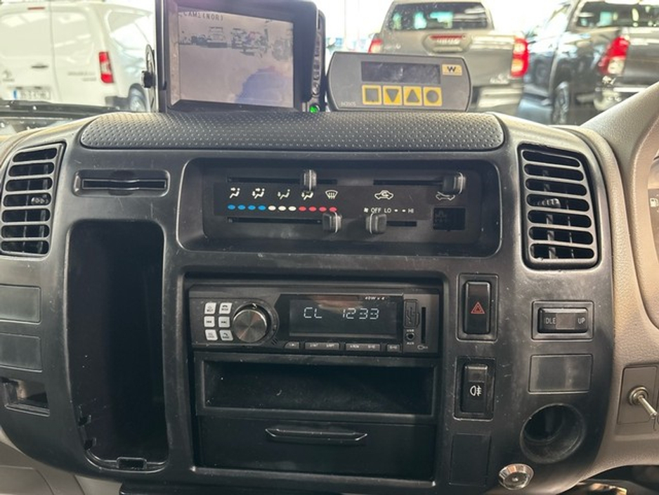 2011 Toyota Dyna - image 12