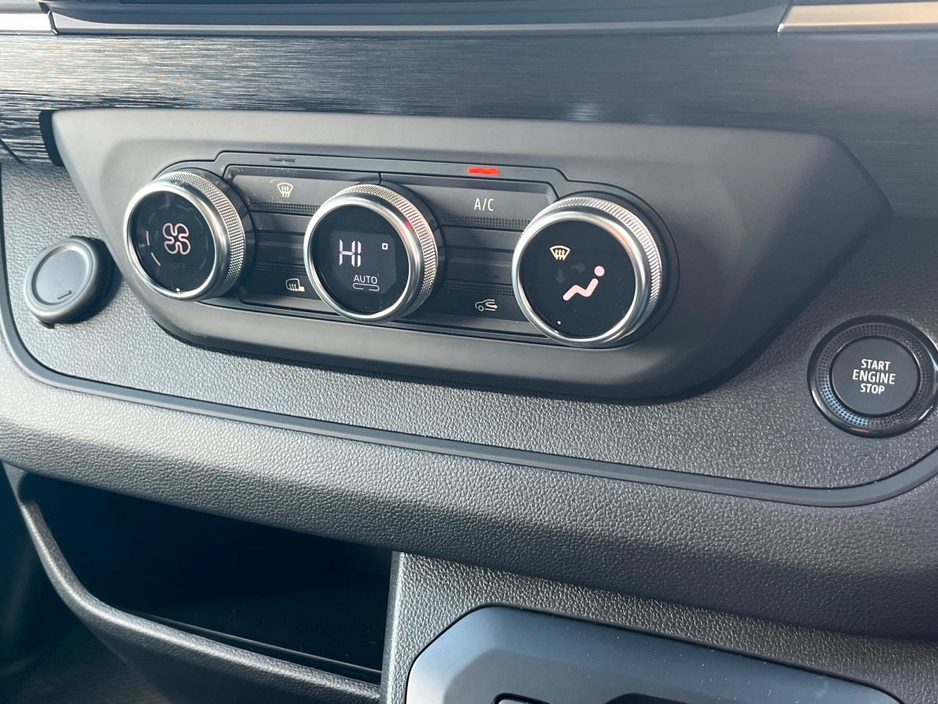 2026 Renault Trafic - image 14