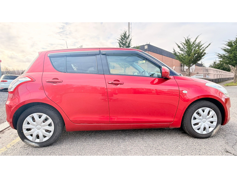 2012 Suzuki Swift - image 5