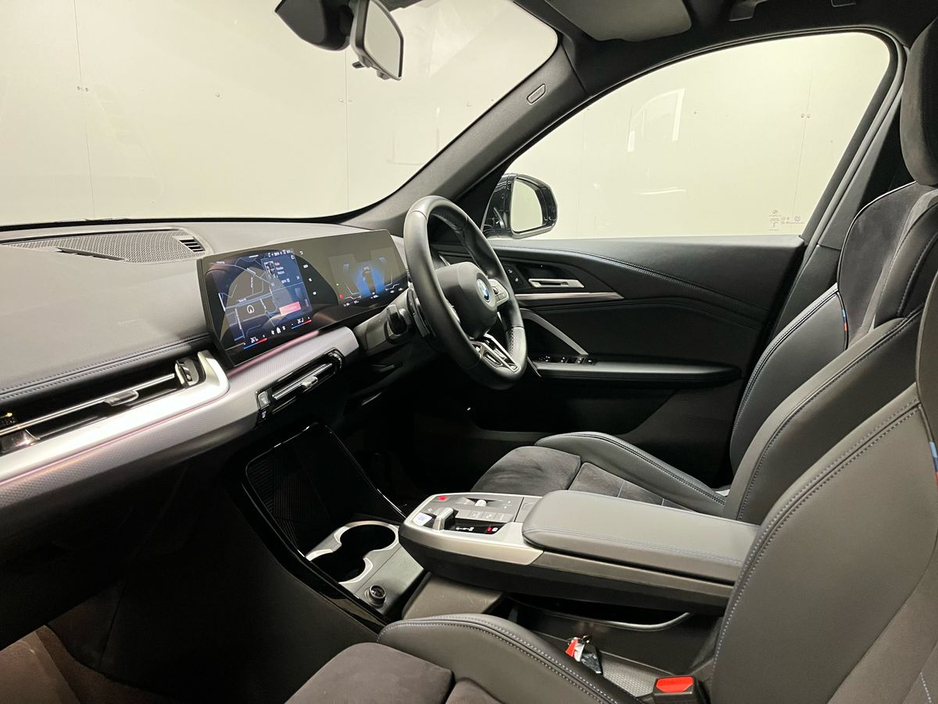 2024 BMW iX1 - image 6