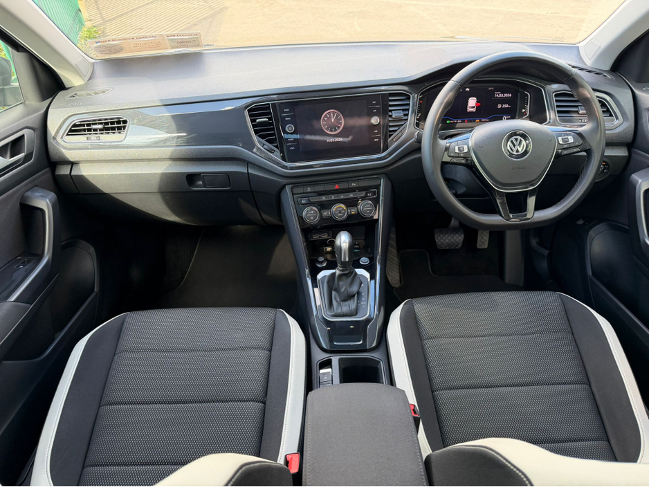 2020 Volkswagen T-Roc - image 8