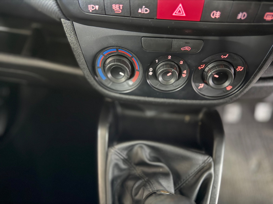 2017 Fiat Doblo - image 26