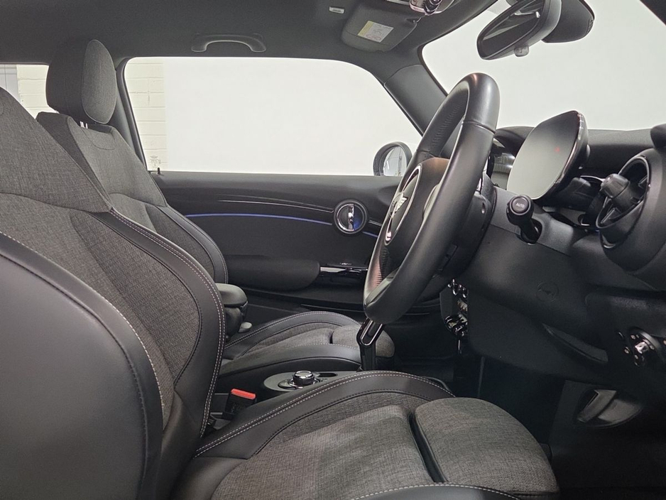 2022 MINI Hatch - image 12