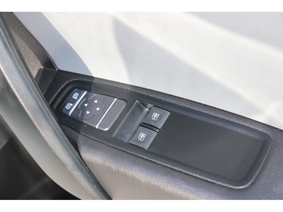 2023 Renault Kangoo - image 16