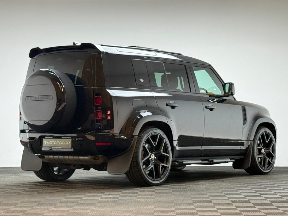 2024 Land Rover Defender - image 7