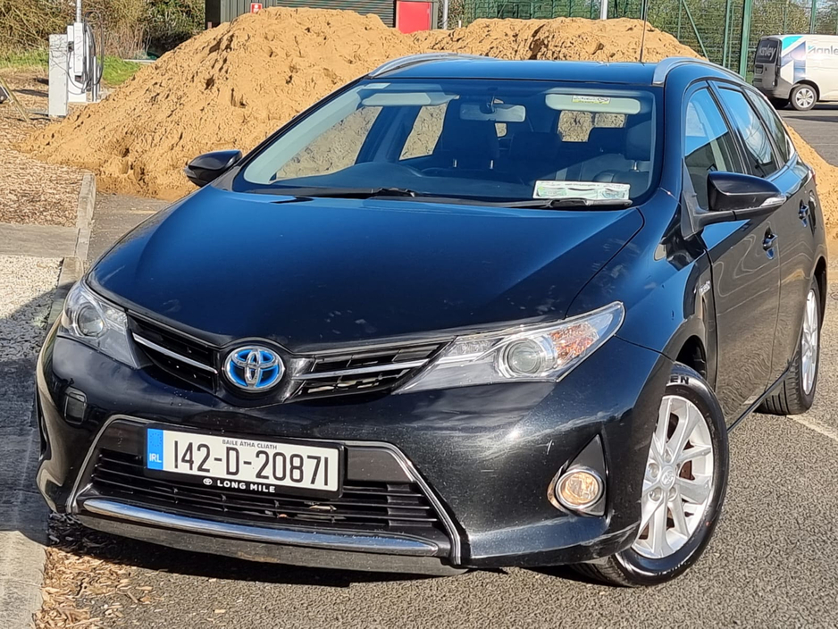 2014 Toyota Auris - image 2
