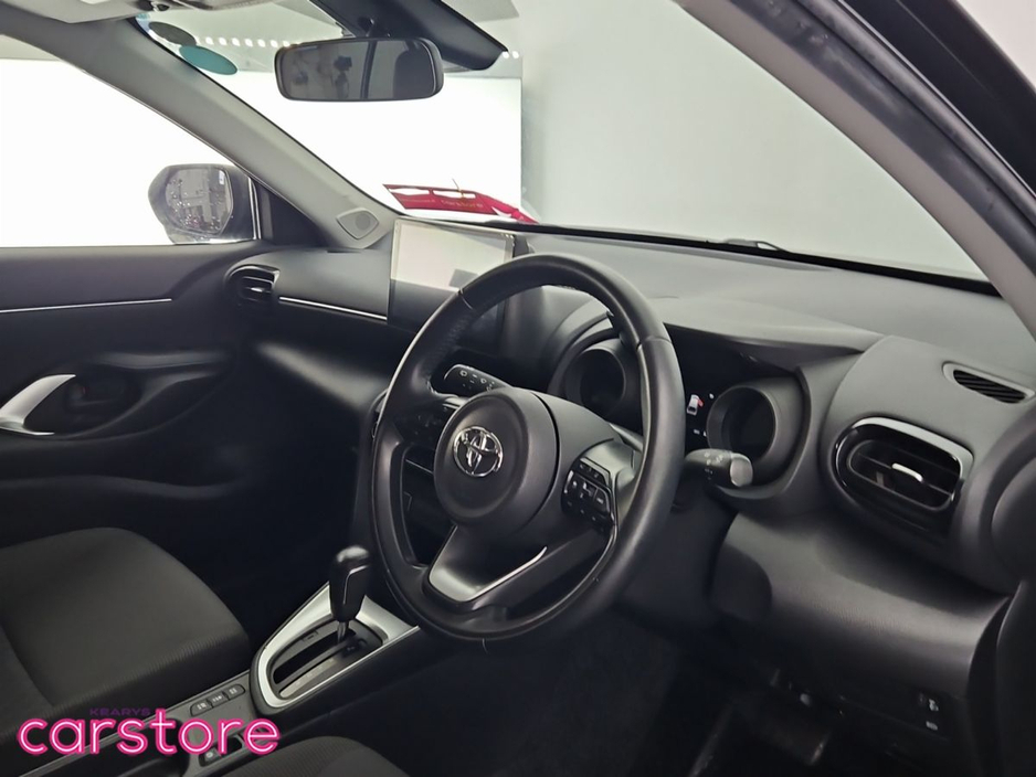 2021 Toyota Yaris Cross - image 9