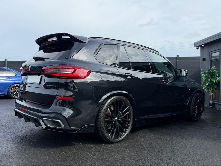 2021 BMW X5 - image 6