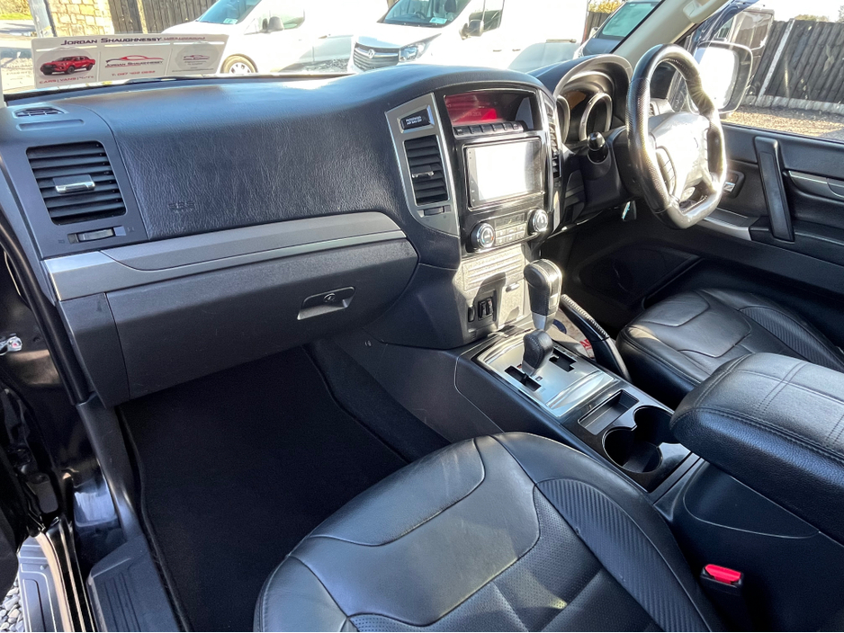 2016 Mitsubishi Shogun - image 19