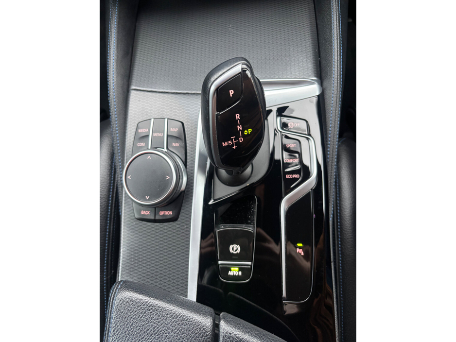 2023 BMW 5 Series - image 10