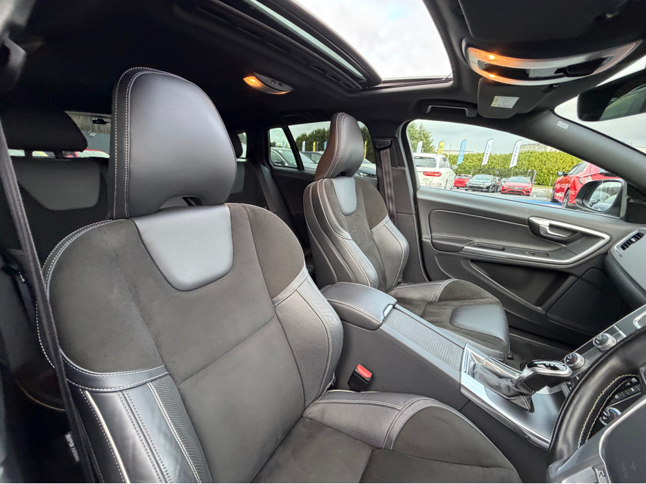 2017 Volvo V60 - image 14