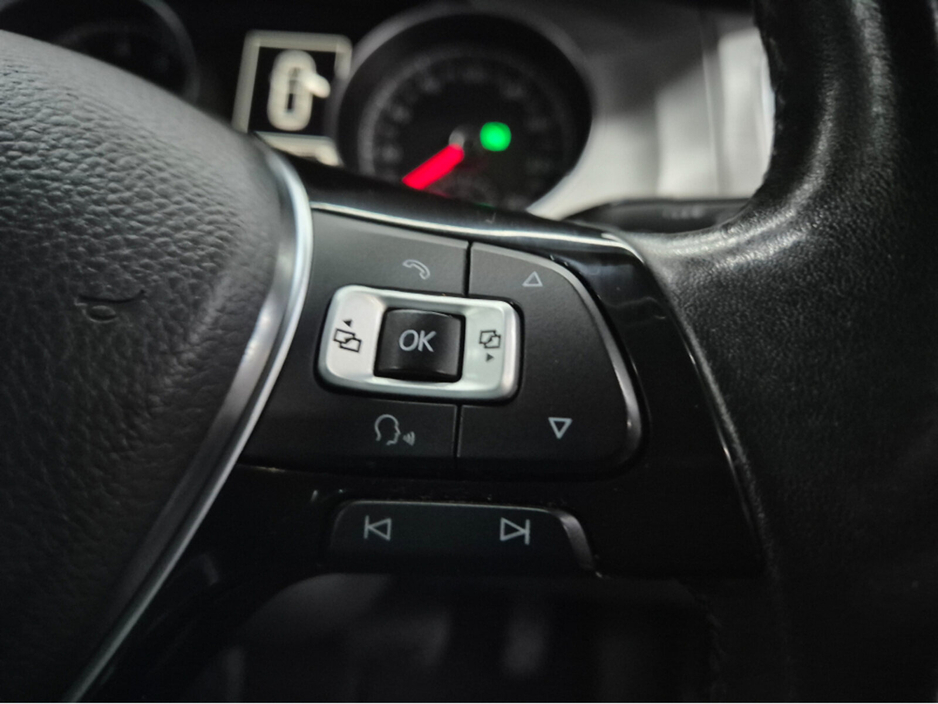 2016 Volkswagen Golf - image 10