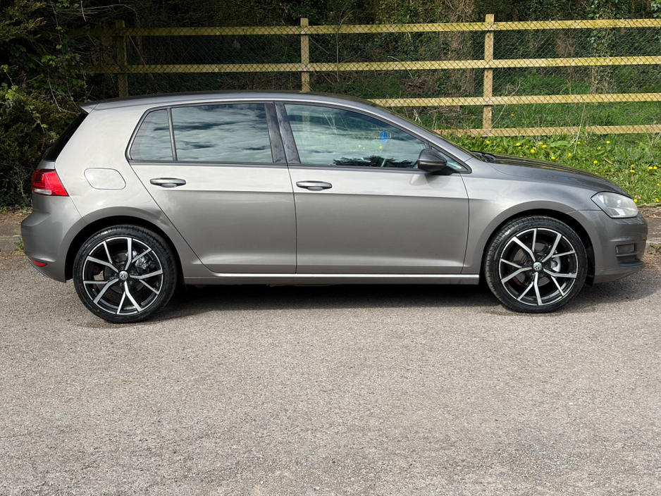 2014 Volkswagen Golf - image 9