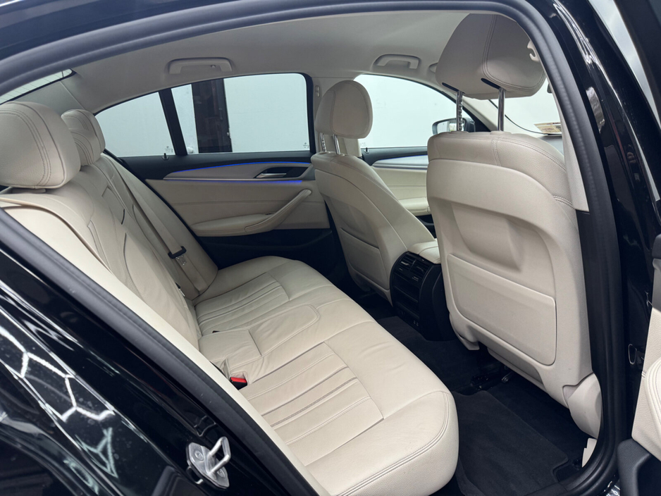 2021 BMW 5 Series - image 8