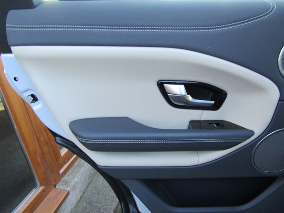 2017 Land Rover Range Rover Evoque - image 31